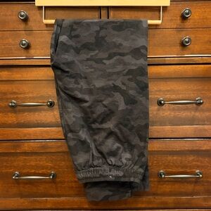 Rue 22 Boys/juniors Size Large camouflage long
Pants skinny black good condition